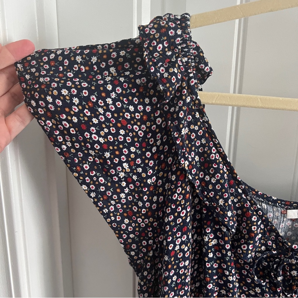 Maurice’s navy blue floral peasant top - Picture 2 of 8